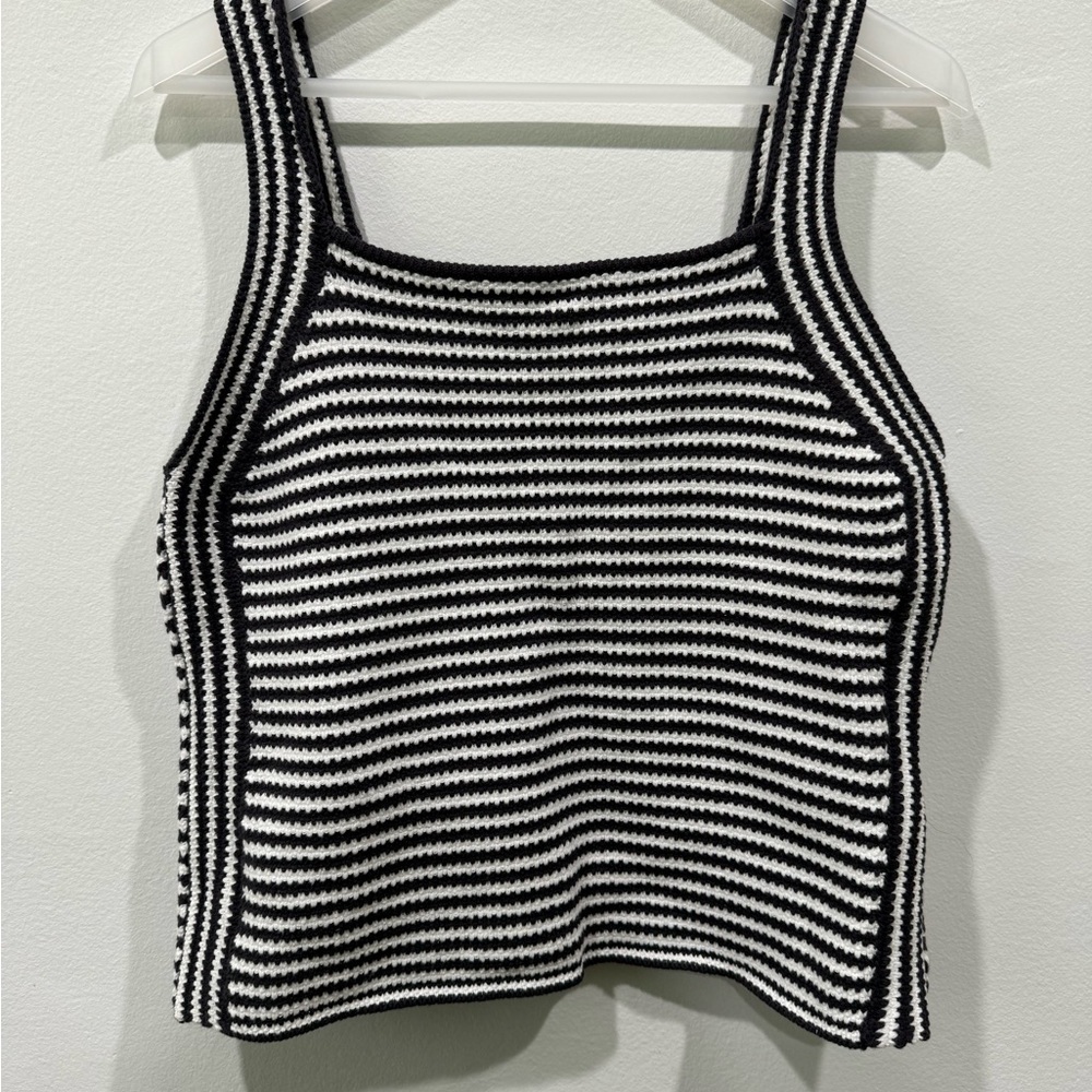 Levi’s Striped Knit Sleeveless Crochet Top 🧶